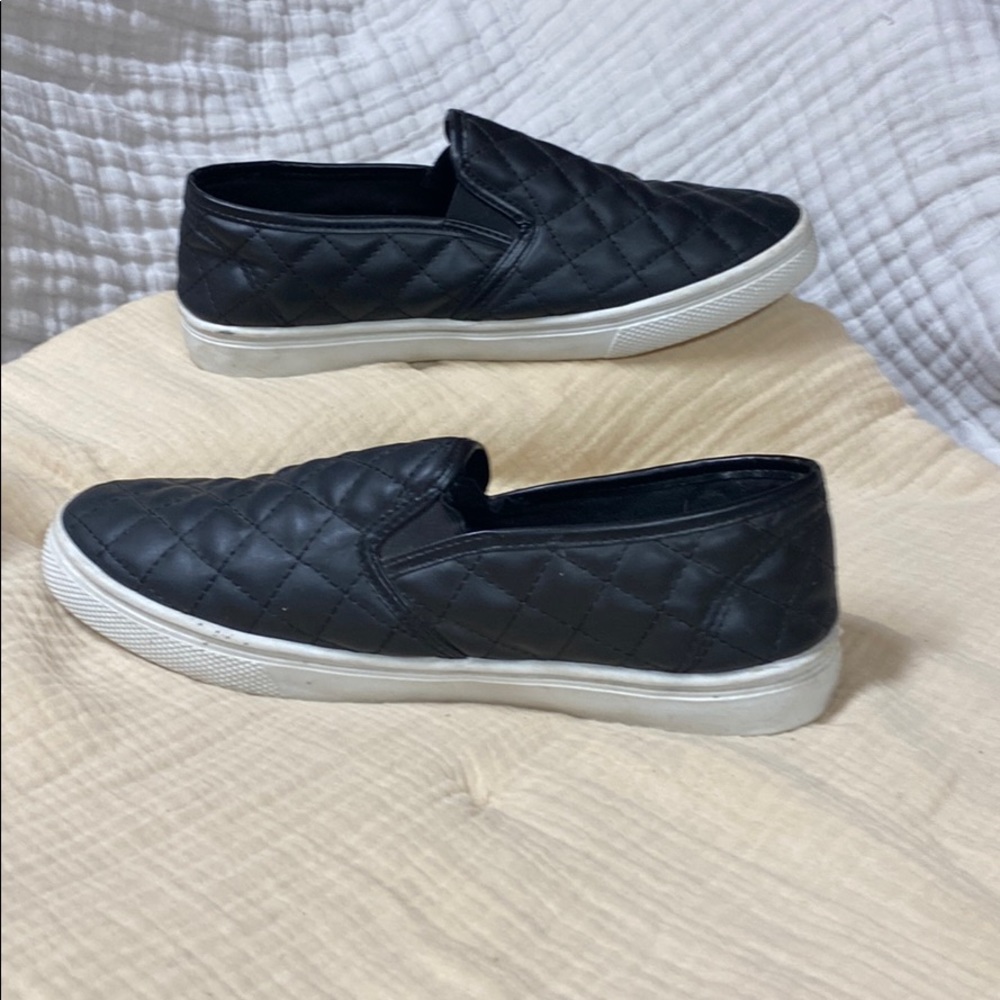 Women’s black quilted espadrilles. Size 7.